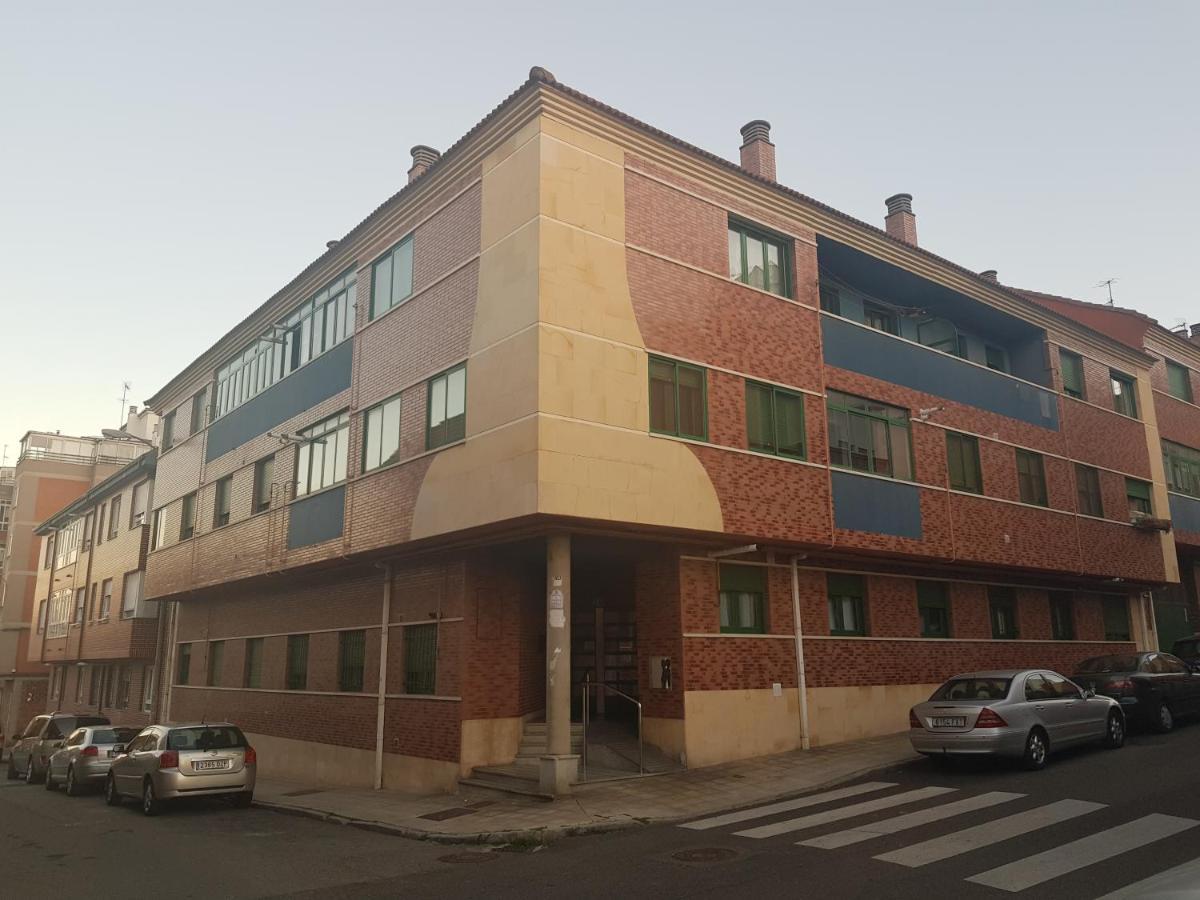 Apartamento www Goyahospitales es León Exterior foto